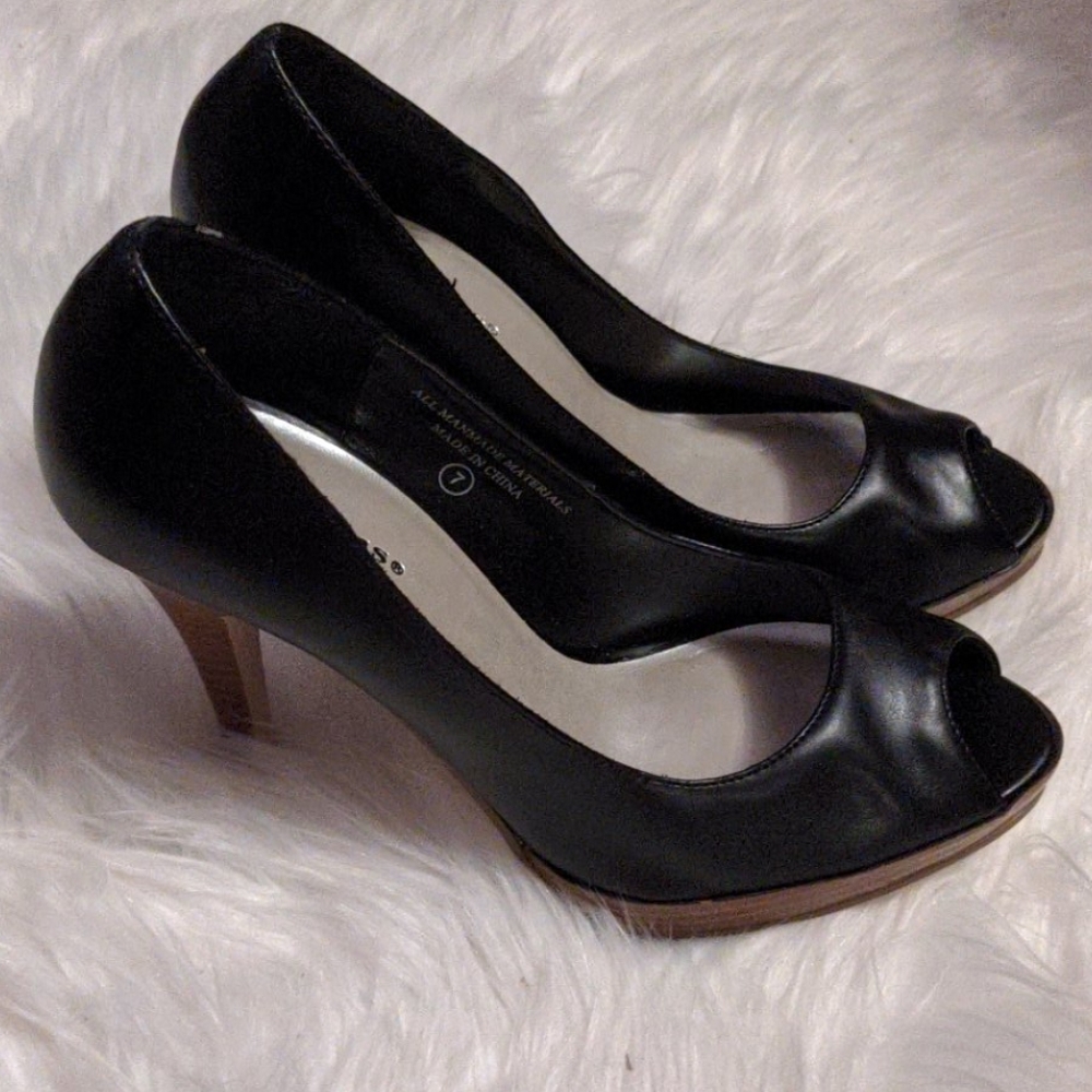 Delicious Peep Toe 'Kent' Platform Heels